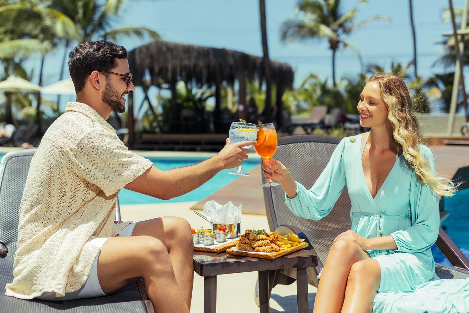 Ritz Lagoa Da Anta Hotel & Spa Maceió Zewnętrze zdjęcie A couple drinking Aperol Spritz